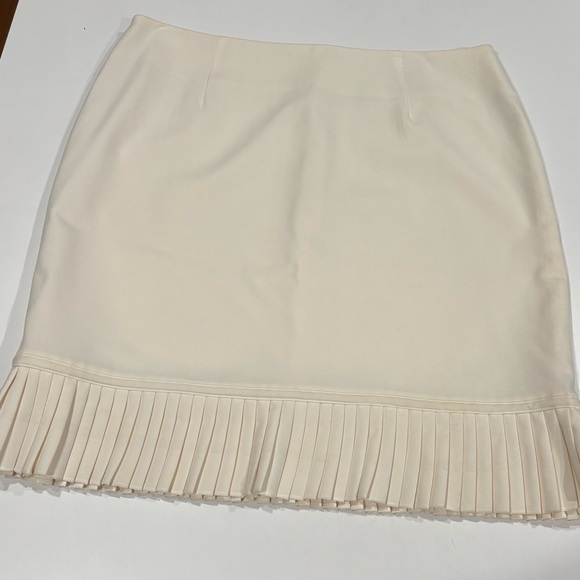 Winter white skirt with pleated accent length above knee on most petite new - Picture 2 of 9